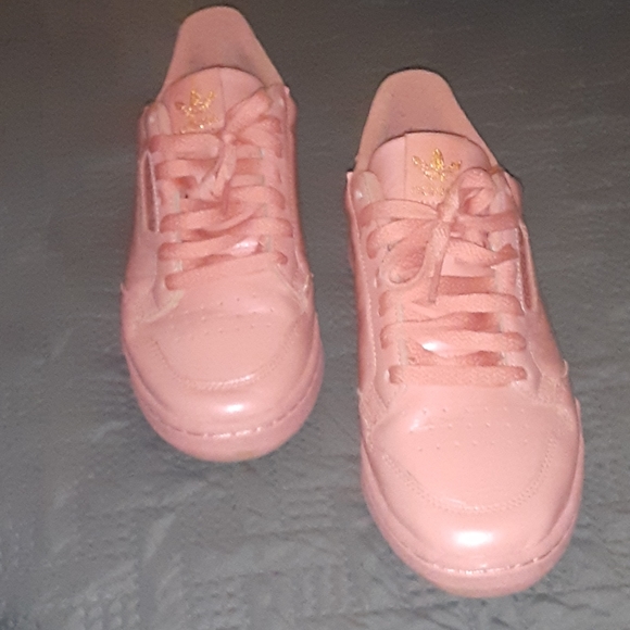 Adidas Sneakers Size 8.5 - Picture 3 of 5